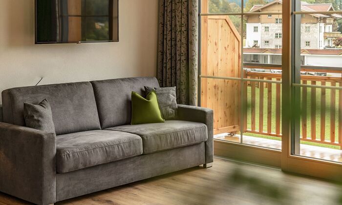 Wohnzimmer mit Balkon