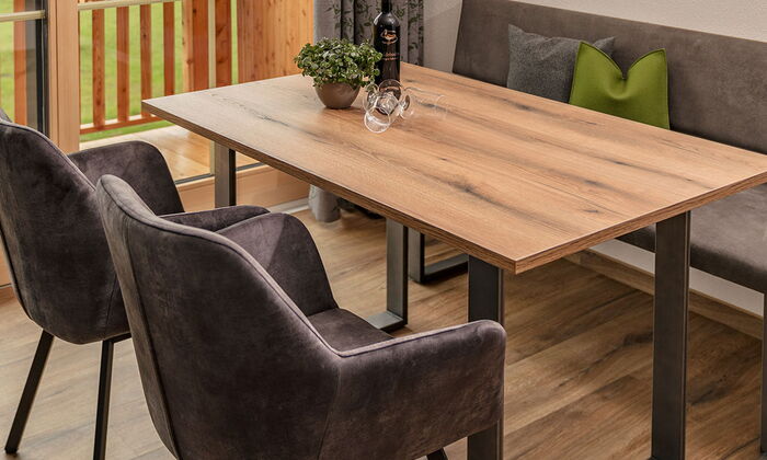 elegant dining table