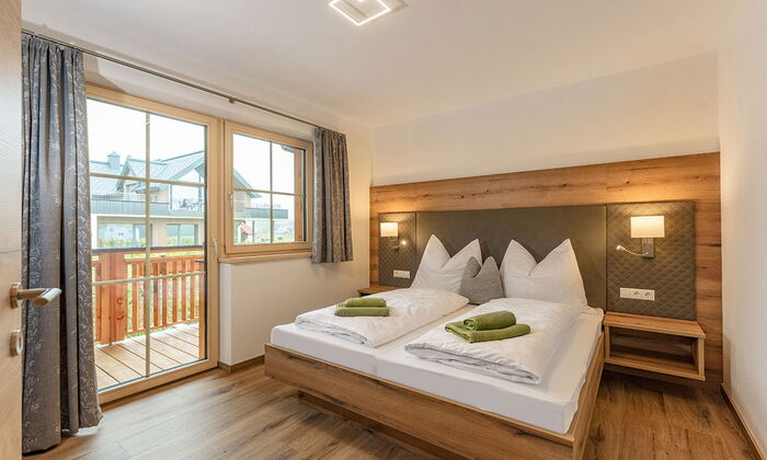 Bedroom: cozy and modern